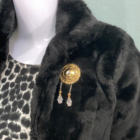 Faux Fur Jacket S with Vintage Pin - Picture 5 of 6